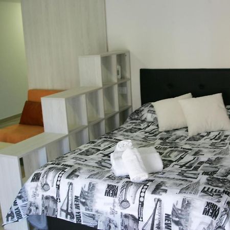 Apartamentos Turisticos Plaza San Juan 2 Тудела Екстериор снимка