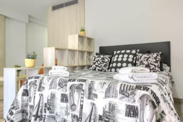 Apartamentos Turisticos Plaza San Juan 2 Тудела Екстериор снимка